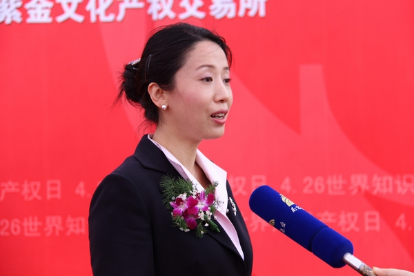 图4  公海dc5500线路检测党委书记张捷接受南京市电视台采访